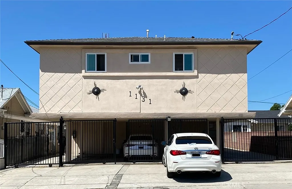2 bed, 4774 sqft, $2,250 — Photo 1