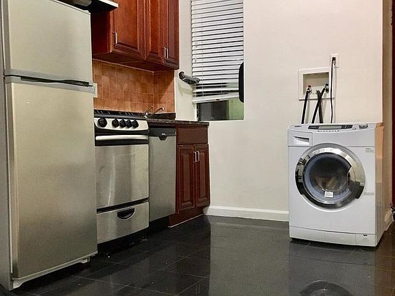 2nd image of 207 W 109th St APT 1W