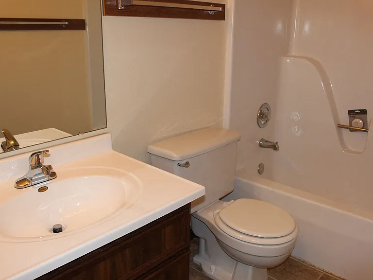 Windsor Crest Apartments — Photo 86