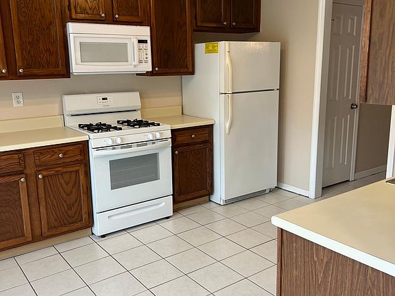 3rd image of 1210 Magnolia Way SE