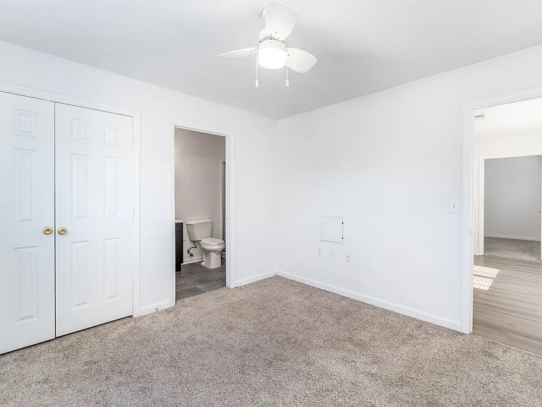 Reynolds Place Apartments — Photo 15