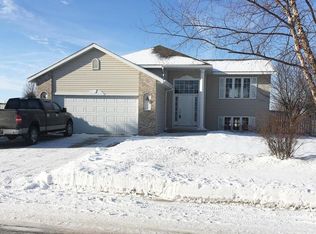1002 26th St SW, Austin, MN 55912