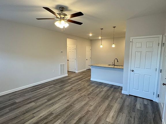 4th image of 313 Hillview Dr #123