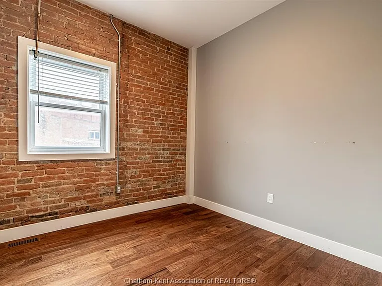 69 King St W #202 — Photo 17