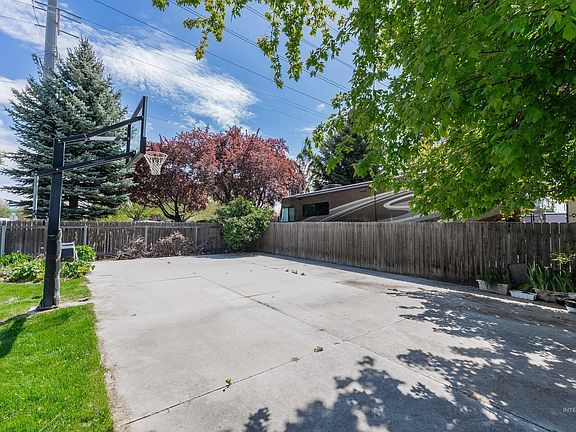 4th image of 2628 S Simsbury Pl