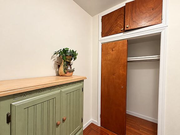 5th image of 66-68 Fresh Pond Rd #2R