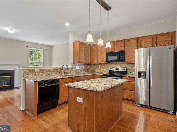 5th image of 278 Yorktown Ct