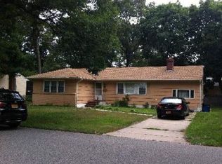 7 Venedia Dr, Wheatley Heights, NY 11798