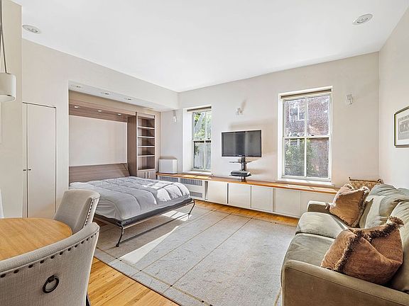 2nd image of 99 Bank St APT 3B
