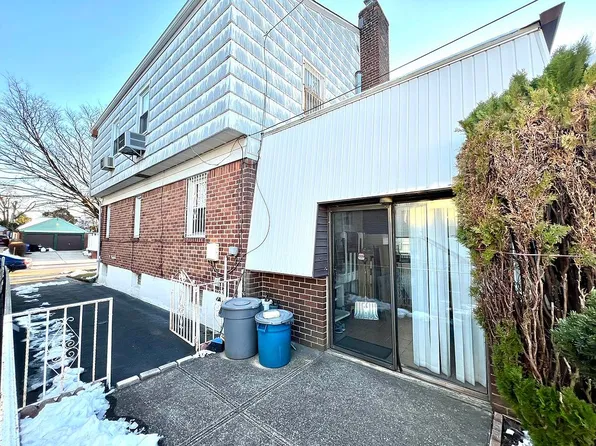 195-09 48th Ave, Fresh Meadows, NY 11365