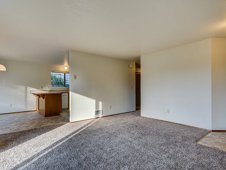 M0755-455 S. Oak Harbor Street — Photo 3