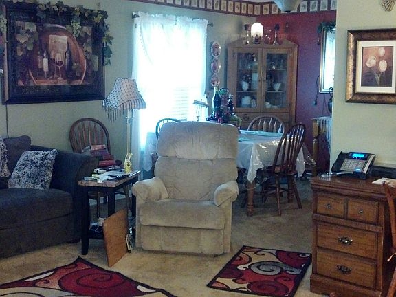 Living room/dining room