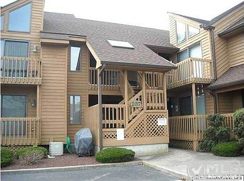 2nd image of 237 Fremont Ave Unit 9