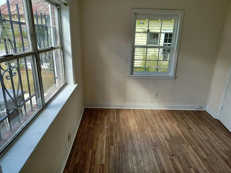 1147 Roselle St — Photo 12