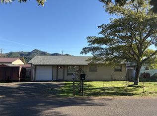 686 W 1st Ave, Sutherlin, OR 97479