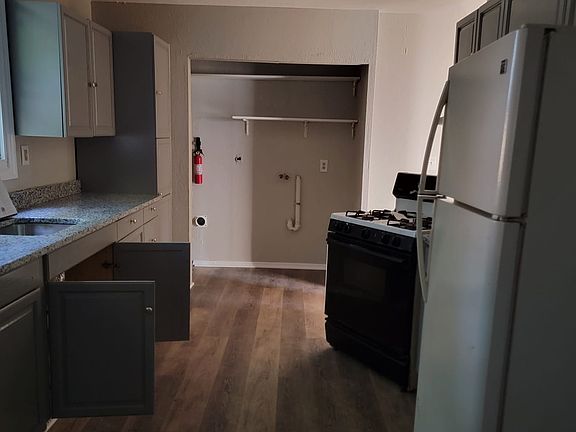2nd image of 1070 Lakewood Dr