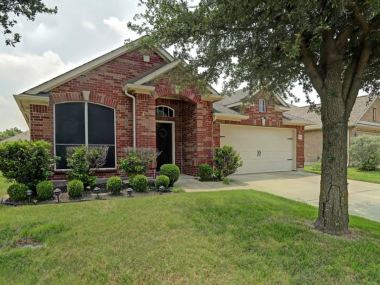 2804 Cascade Cove Dr — Photo 2