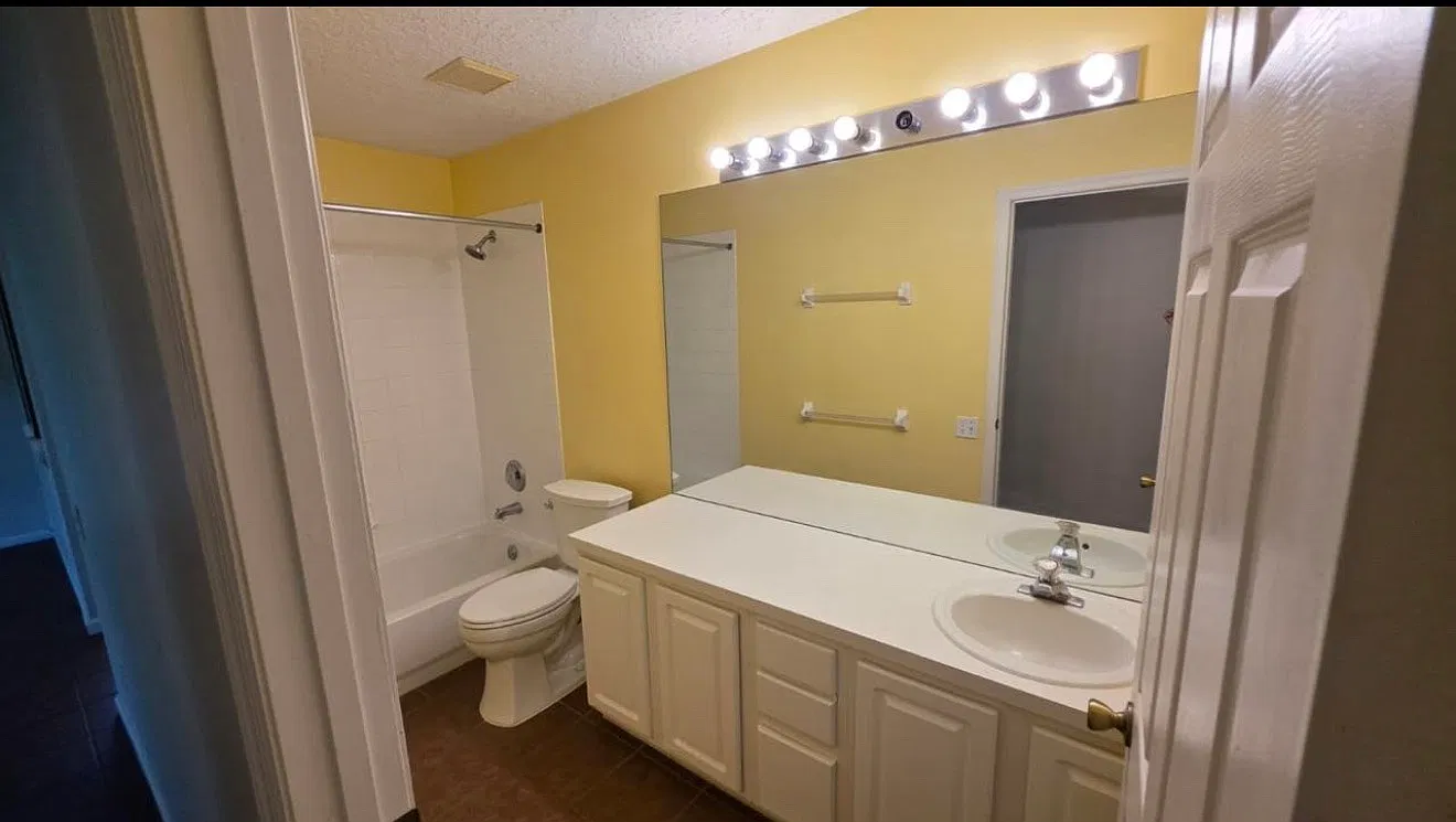 4 bed, 1913 sqft, $2,450 — Photo 4