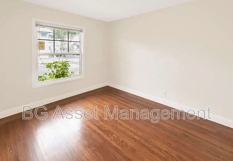2301 8th St — Photo 11