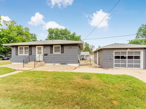 320 W 9th St, Canton, SD 57013