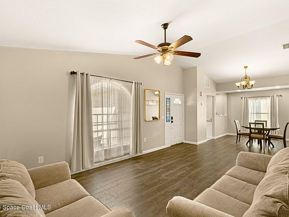 3rd image of 4133 Green Oak Dr