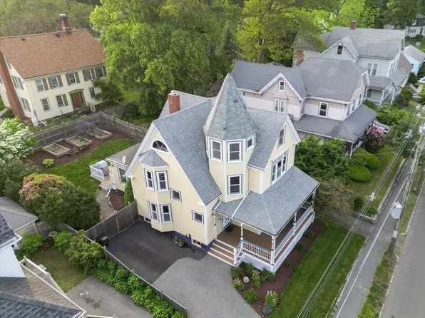 37 Chestnut St, Stoneham, MA 02180