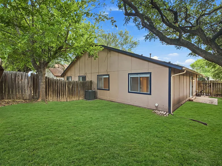 12225 Ridge Crown St — Photo 17