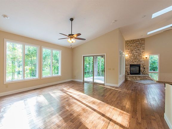 5th image of 231 S Roaring Fork Dr