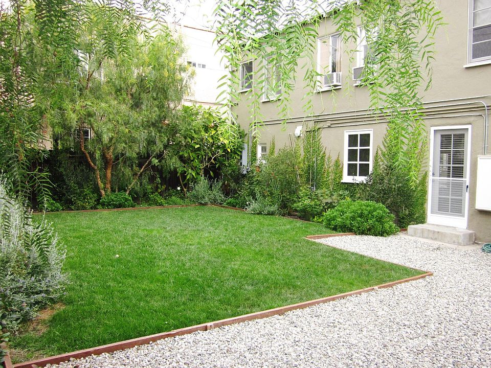Lush private yard & patio