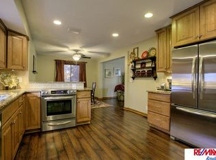 11311 Z St, Omaha, NE 68137