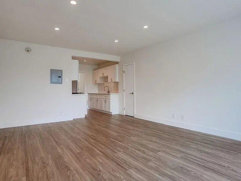 4037 W 28th St — Photo 18