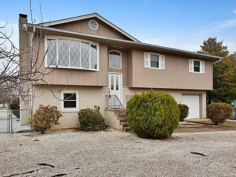 1st image of 2 Kingston Ave