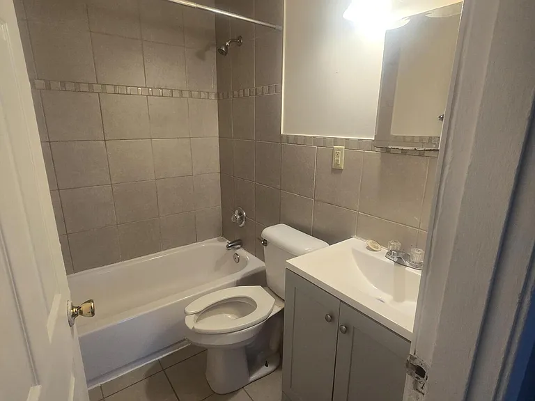 3004 Wyandotte Ave — Photo 9