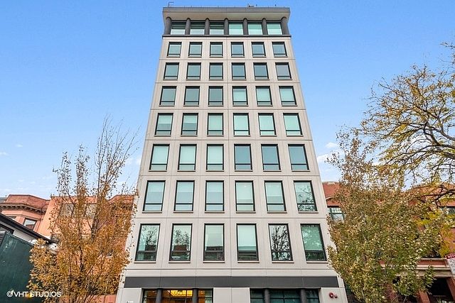 1st image of 550 W Wellington Ave APT 8W