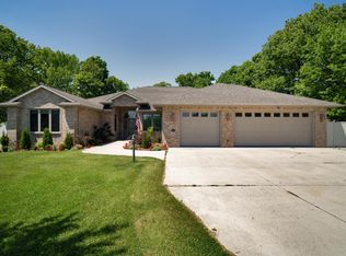 3130 Rolling Hills Dr, Manitowoc, WI 54220