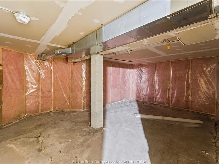 890 Howard Ave — Photo 44