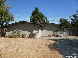1st image of 3845 Centinella Dr