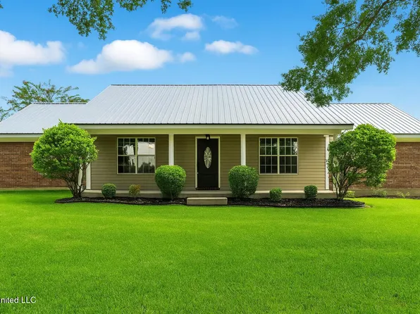 6 Wandering Oaks Ln, Hattiesburg, MS 39401