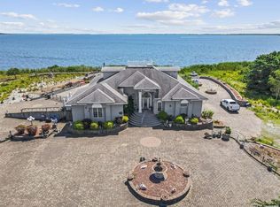 48 Old Neck Rd S, Center Moriches, NY 11934