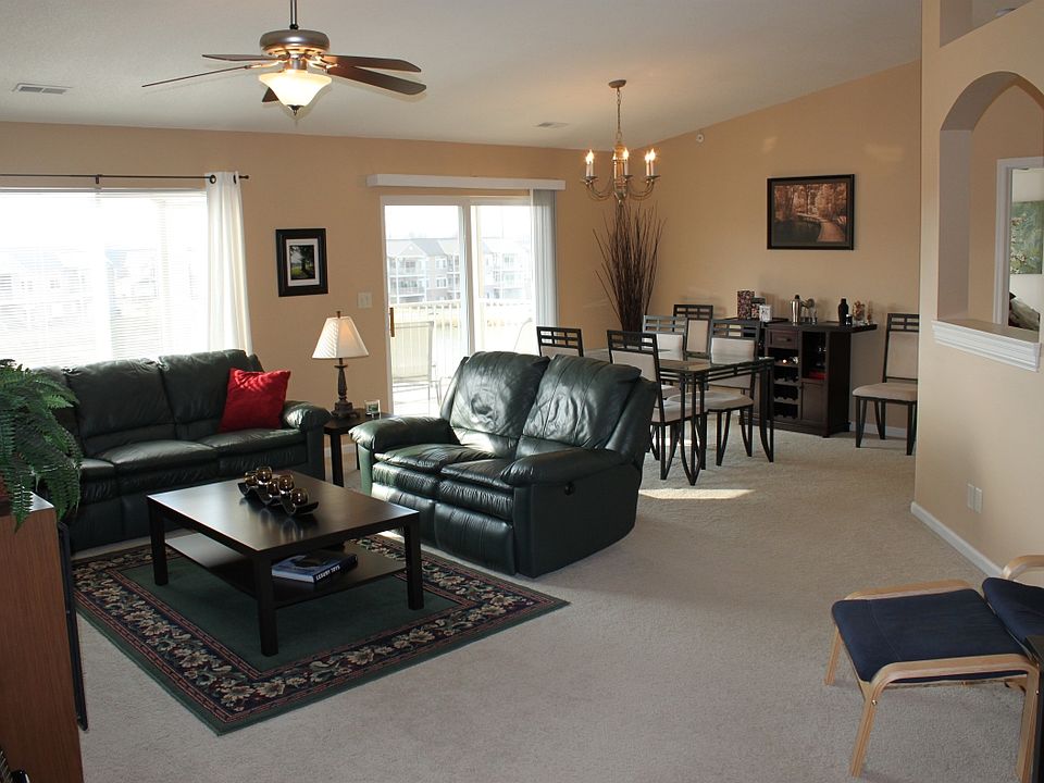 Living Room / Dining Room