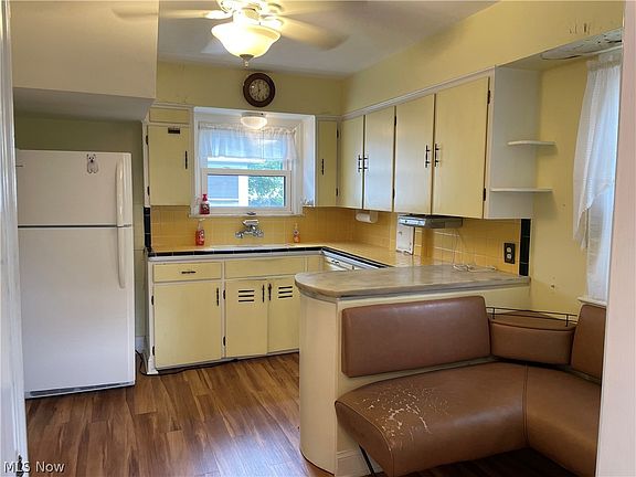 5th image of 27001 Oriole Ave