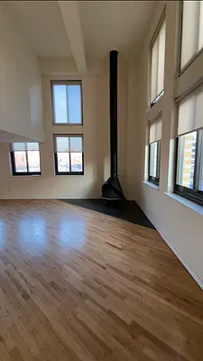 Rented by La Seven Inc. | media 9