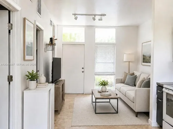 428 NW 82nd Ter #426, Miami, FL 33150