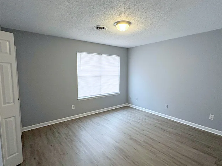 3455 Hedge Dr NE — Photo 8