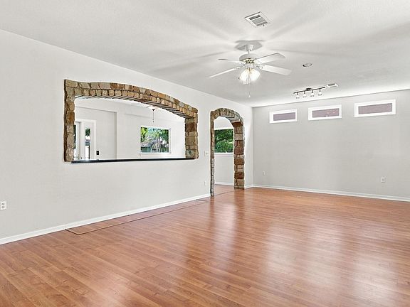 4th image of 118 Bass St