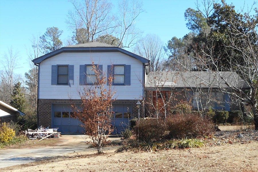 1st image of 1221 Pine Knoll Ln NE