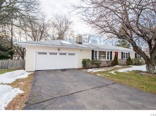 4 Dell Cir, Trumbull, CT 06611