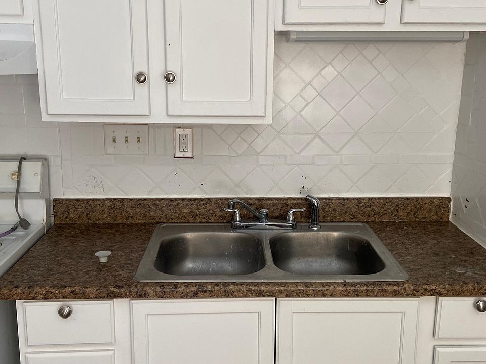 2nd image of 3050 N 48th St