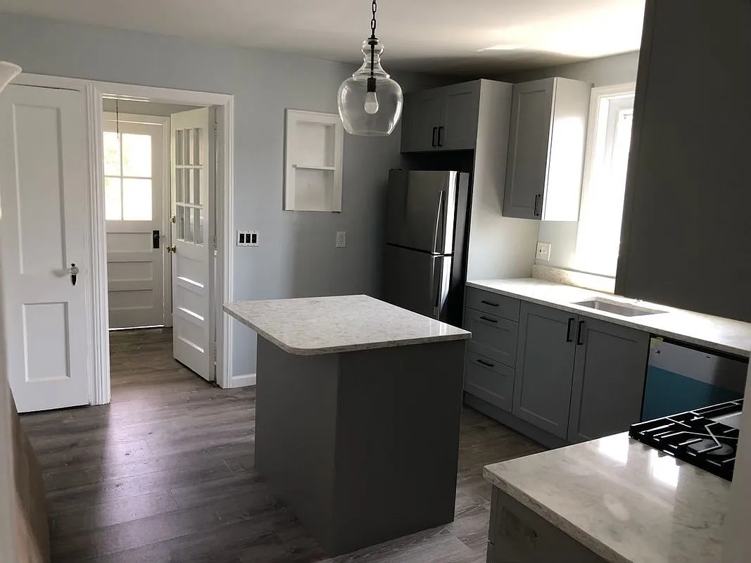 2 bed, 1.0 bath, 1100 sqft, $2,350 — Photo 3
