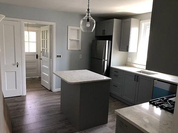 3rd image of 674 Courtland Ave Floor 2